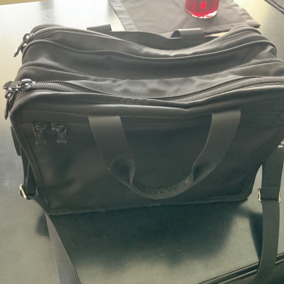 TUMI Briefcase/Lap top bag - Picture 3 of 6